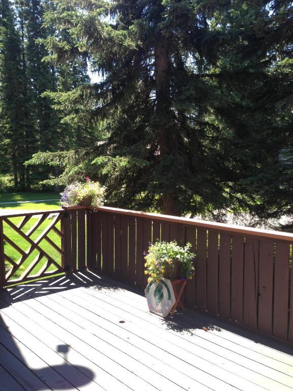 Redwood Meadows Bed And Breakfast Bragg Creek Exterior photo